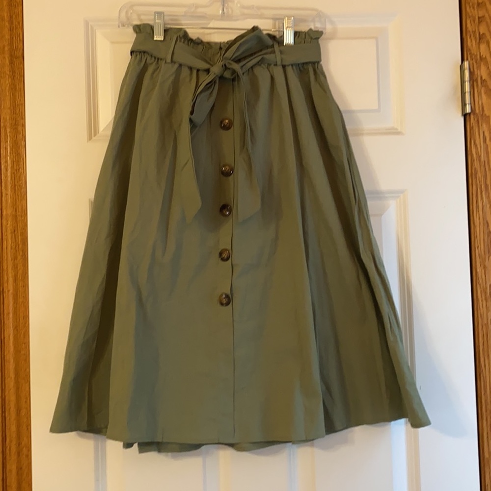 Cute green skirt with tie bow in front